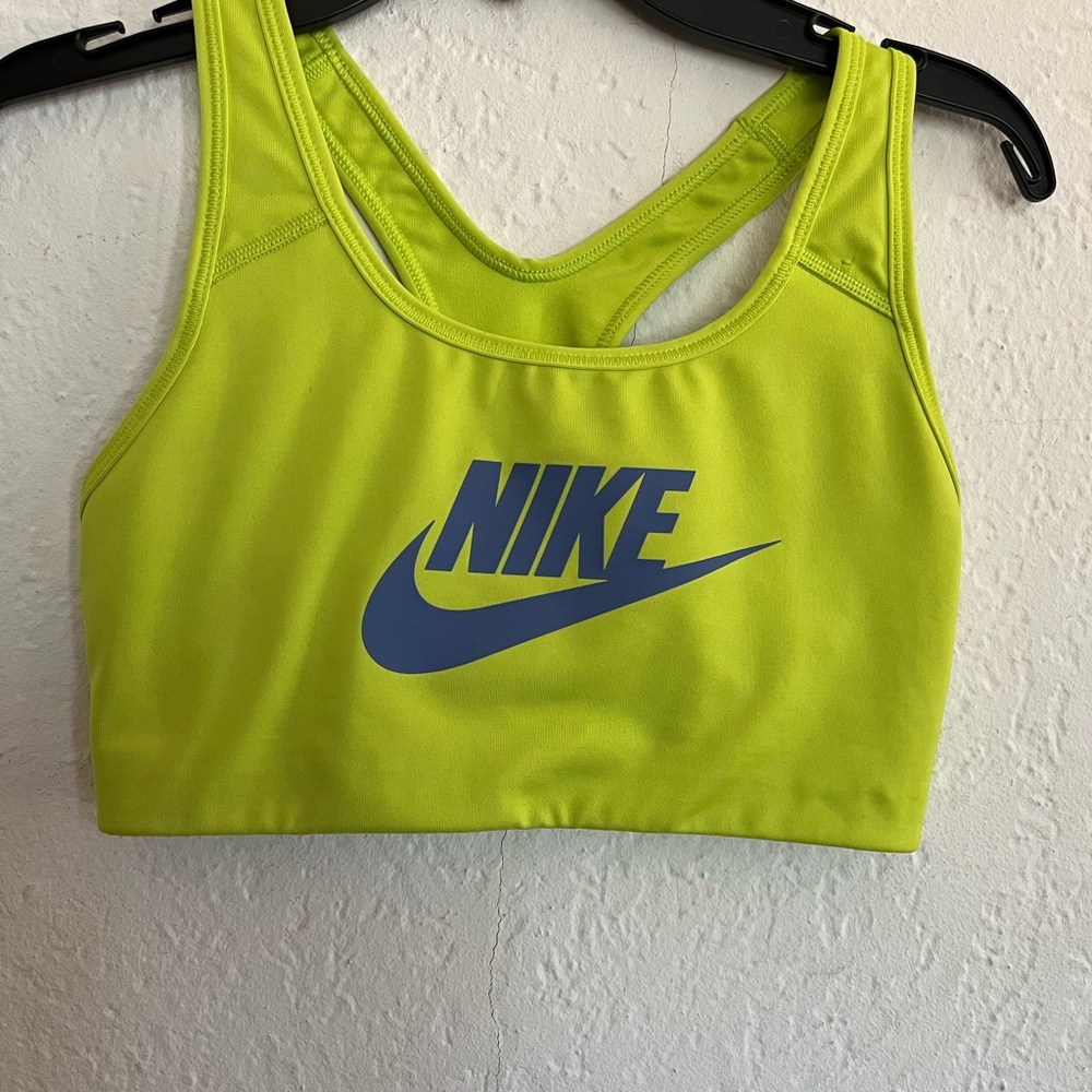 Nike Women’s Medium Support Non Padded Sports Bra Ghost Green